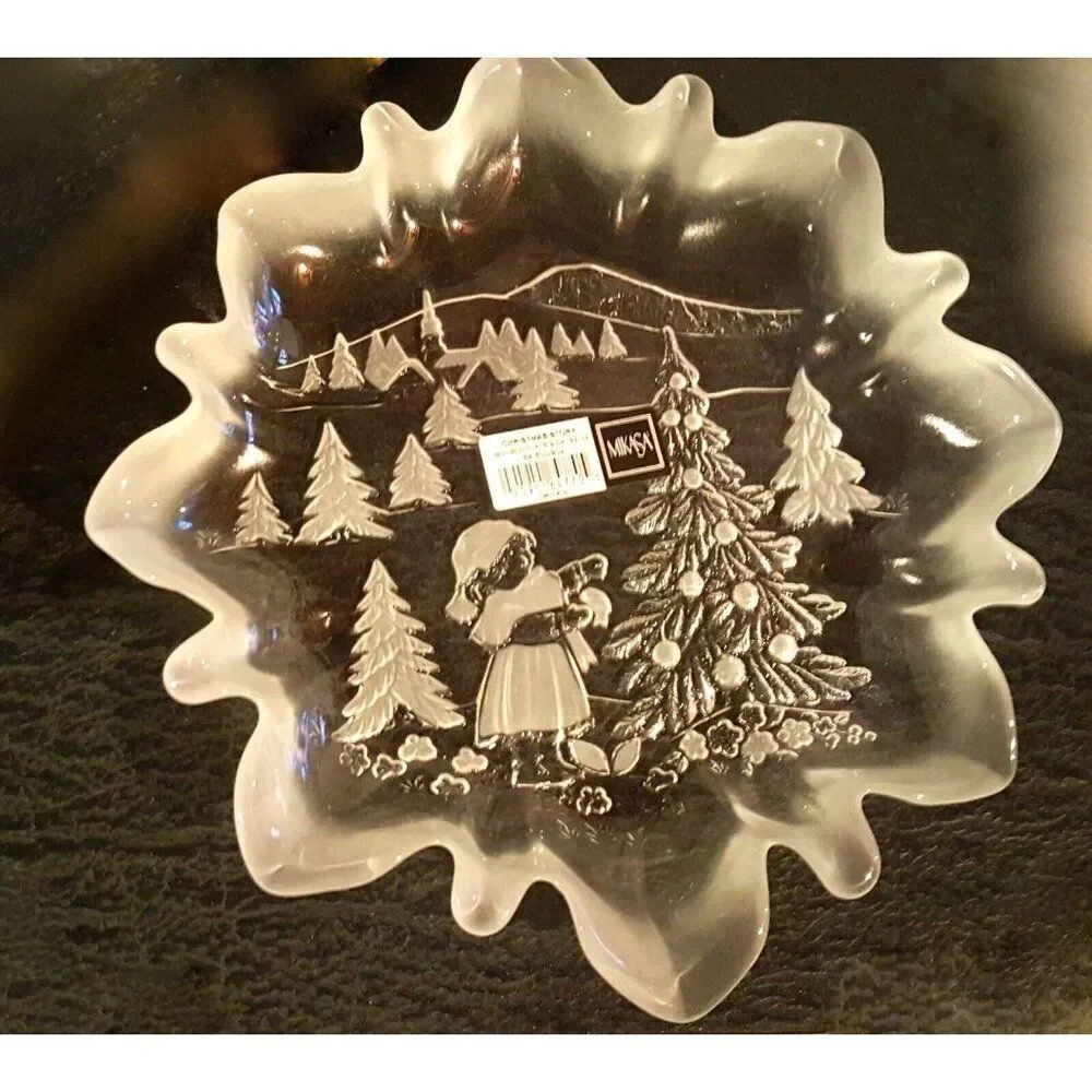 Mikasa Bon Bon Festive Plate Dish Christmas Story SA 600 902 Holiday Xmas New